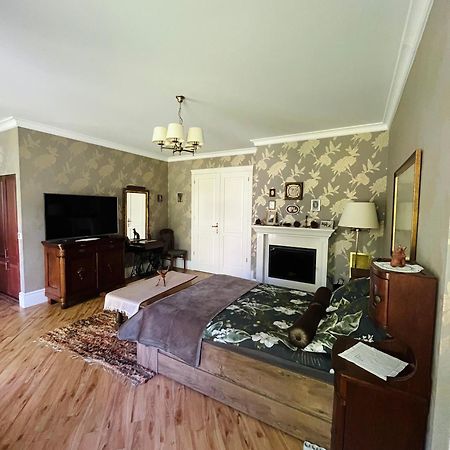 Villa Dwor W Kielczowce à Moszczenica  Extérieur photo